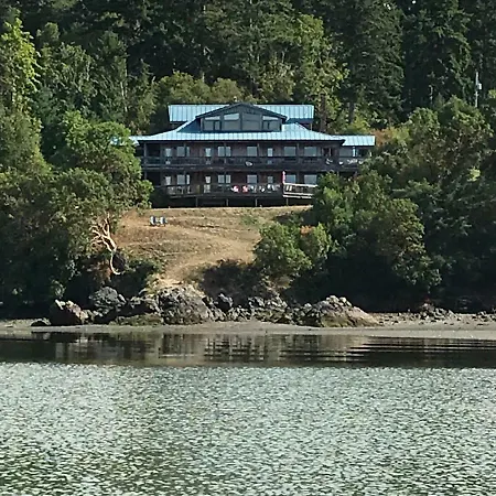 Arbutus Cove Guesthouse-3